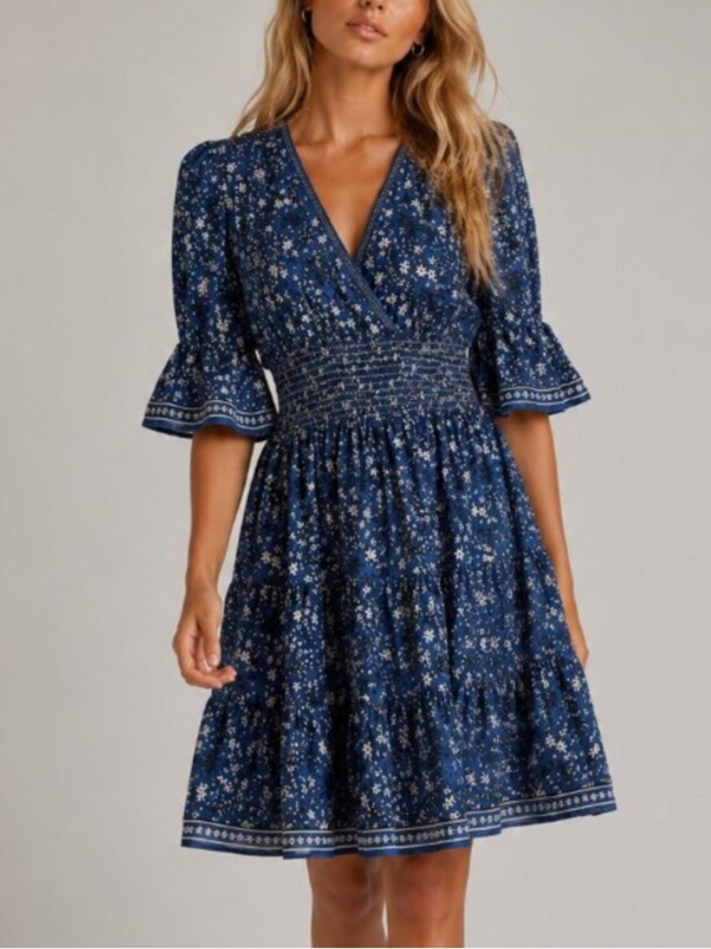 Max Studio Women's Blue Floral Smocked Waist Dress Size Small 39300